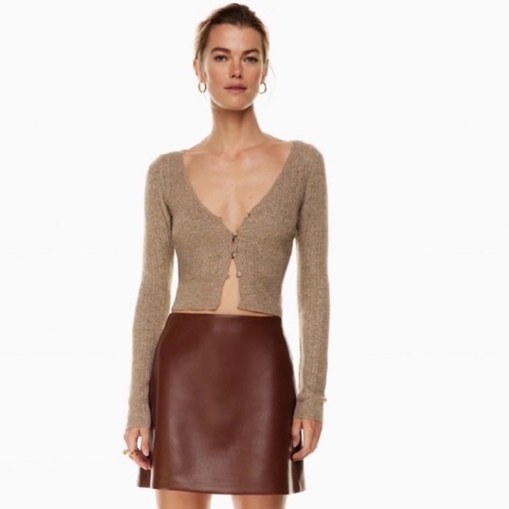 Aritzia Santorini Cardigan lightweight size XS
Sold out online!